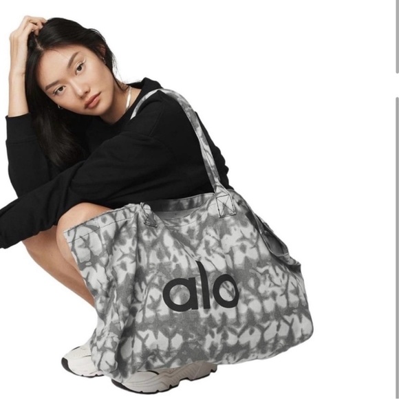 ALO YOGA Canvas Tie-Dye Shopper Tote UNISEX - Picture 2 of 2